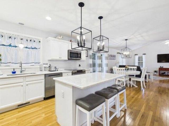 House for sale in Hixville, Dartmouth