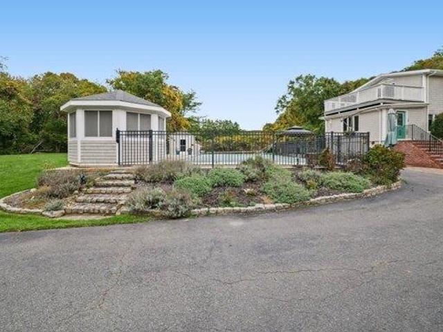 House for sale in Cow Yard, Dartmouth
