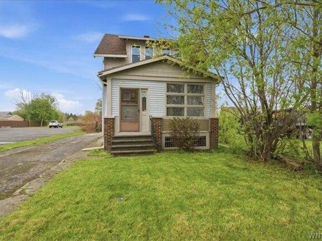 House for sale in Bowmansville, New York