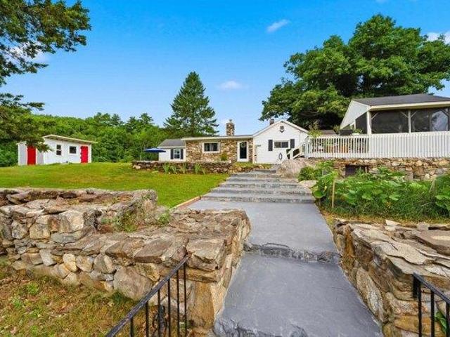 House for sale in Derry, Rockingham County