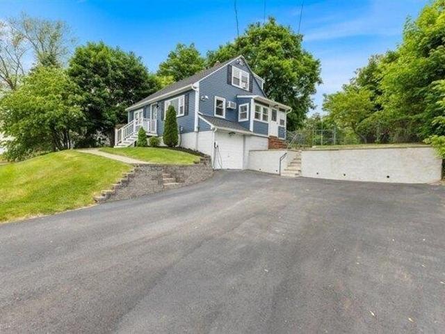 House for sale in Dracut, Massachusetts