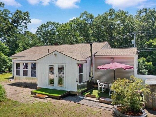 House for sale in Dracut, Massachusetts