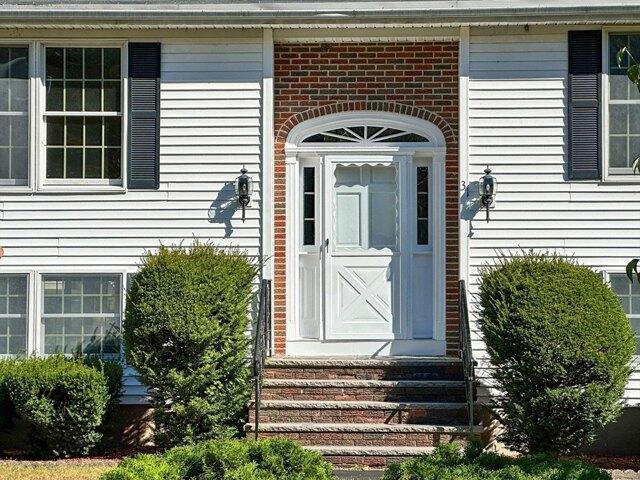 House for sale in Dracut, Massachusetts