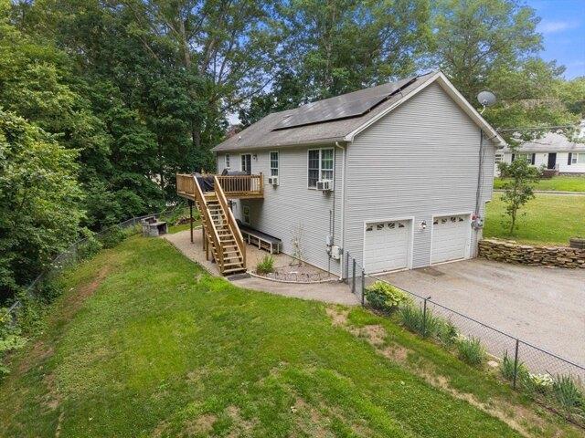 House for sale in Dudley, Massachusetts