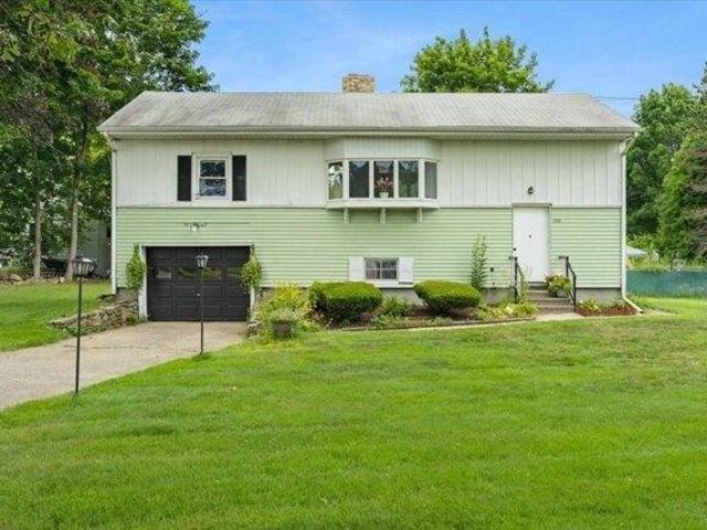 House for sale in Dudley, Massachusetts