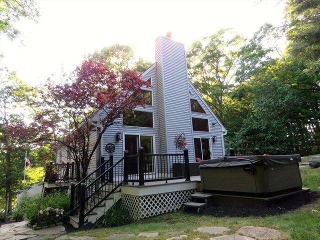 House for sale in Dudley, Massachusetts