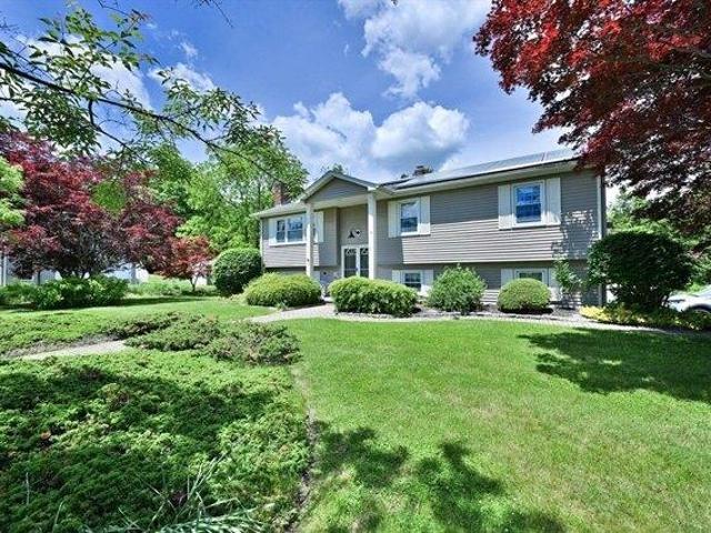 House for sale in Dudley, Massachusetts