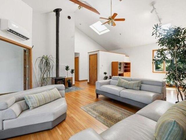 House for sale in Durham, Strafford County