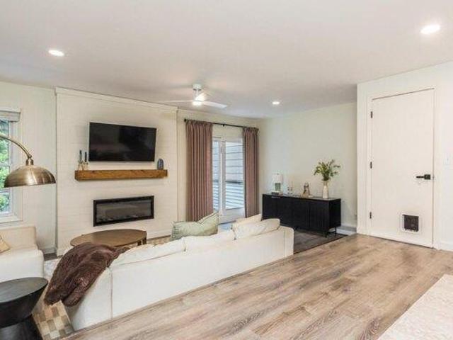 House for sale in Durham, Strafford County
