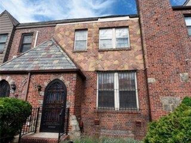 House for sale in Queens, Arverne