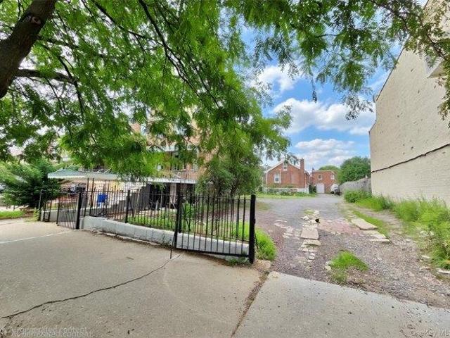 House for sale in Queens, Arverne