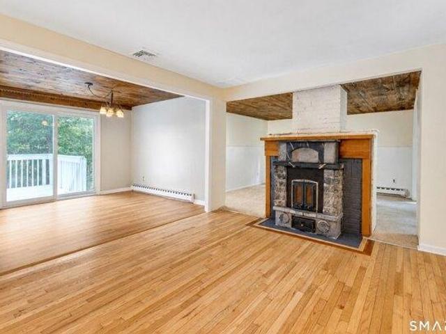 House for sale in Belltown Historic District, East Hampton