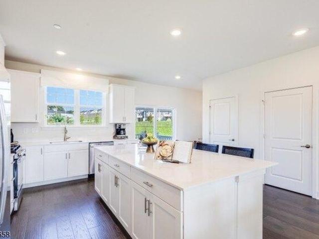 House for sale in East Hanover, New Jersey