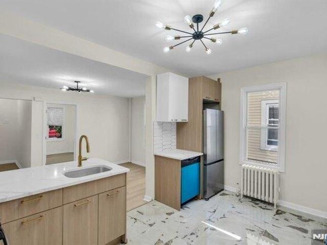 House for sale in East Orange, Essex County