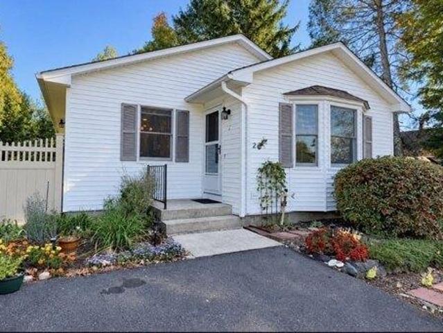 House for sale in Easthampton, Hampshire County