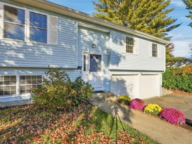 House for sale in Easthampton, Hampshire County