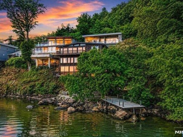 House for sale in Fort Lee, New Jersey