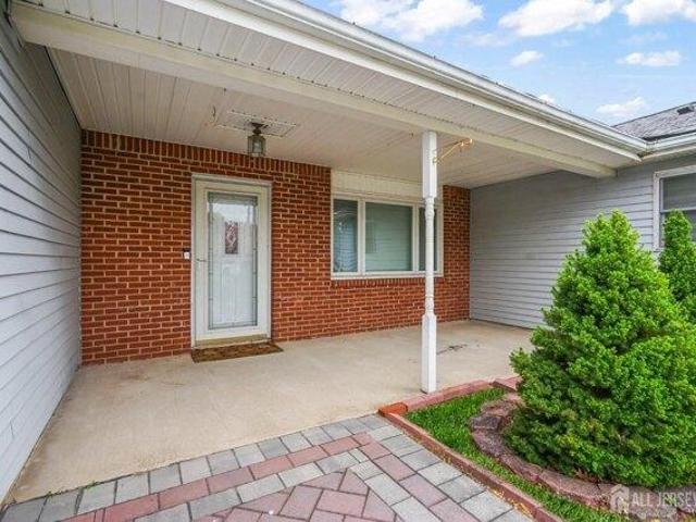 House for sale in Edison, New Jersey