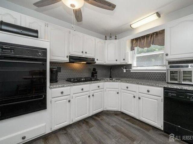 House for sale in Edison, New Jersey