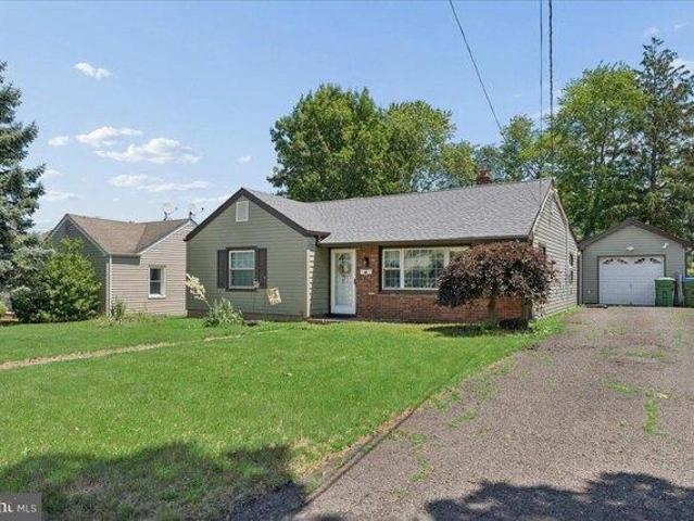 House for sale in Edison, New Jersey