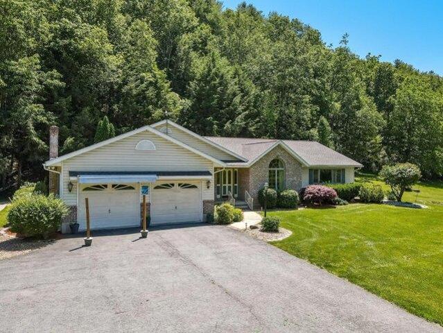 House for sale in Effort, Pennsylvania