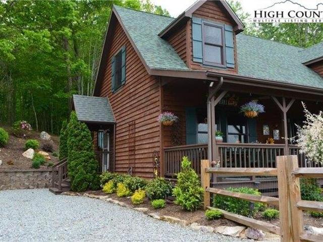 House for sale in Elk Park