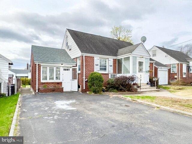 House for sale in Elmwood Park, New Jersey