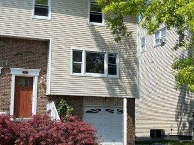 House for sale in Elmwood Park, New Jersey