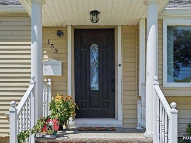 House for sale in Elmwood Park, New Jersey