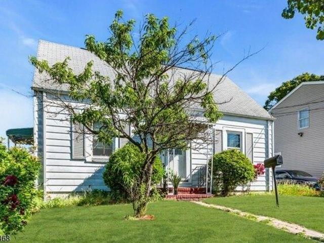 House for sale in Elmwood Park, New Jersey