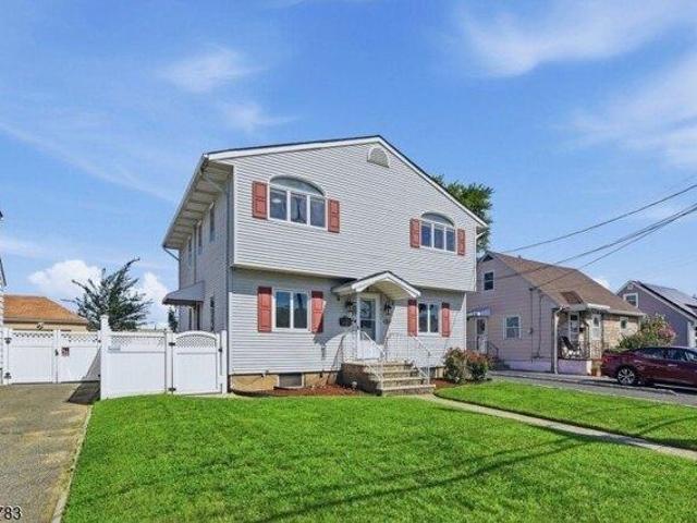 House for sale in Elmwood Park, New Jersey