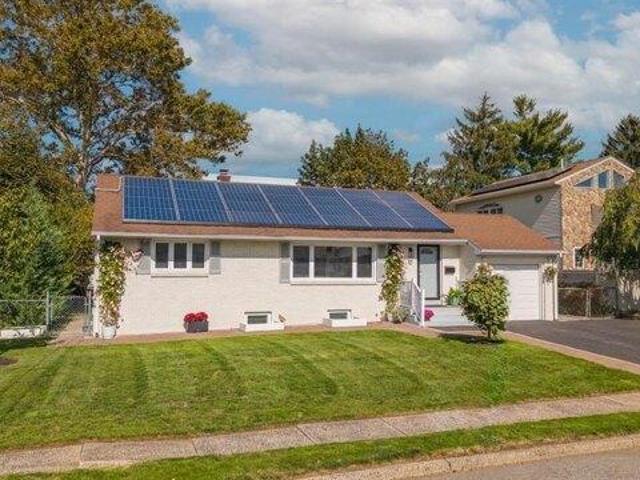 House for sale in Elmwood Park, New Jersey
