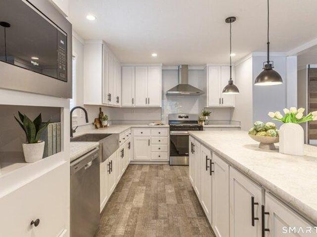 House for sale in Hazardville, Enfield