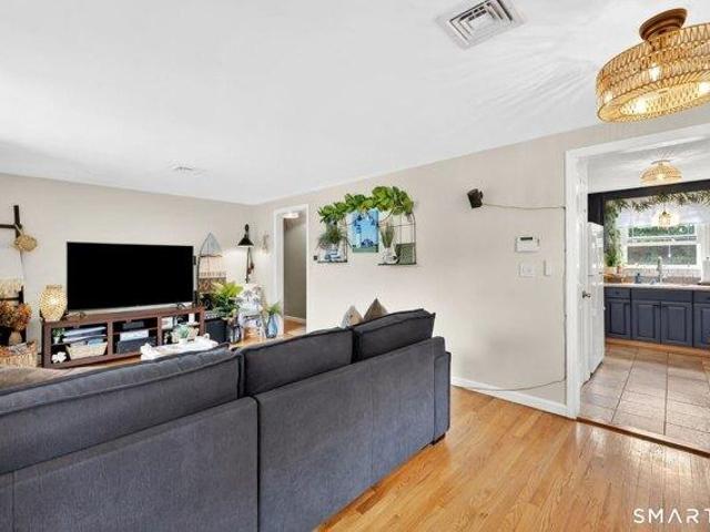 House for sale in Thompsonville, Enfield