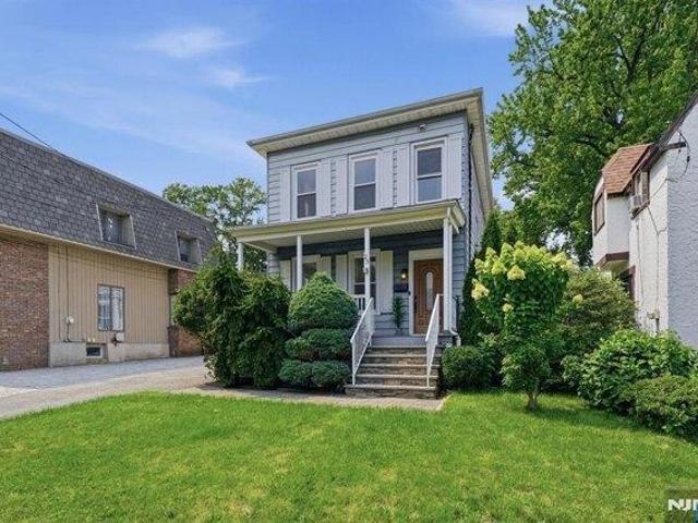 House for sale in Englewood Cliffs, New Jersey