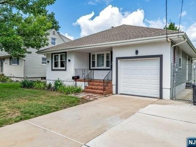 House for sale in Fair Lawn, New Jersey