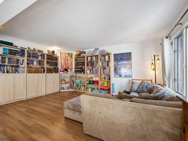 House for sale in Fair Lawn, New Jersey