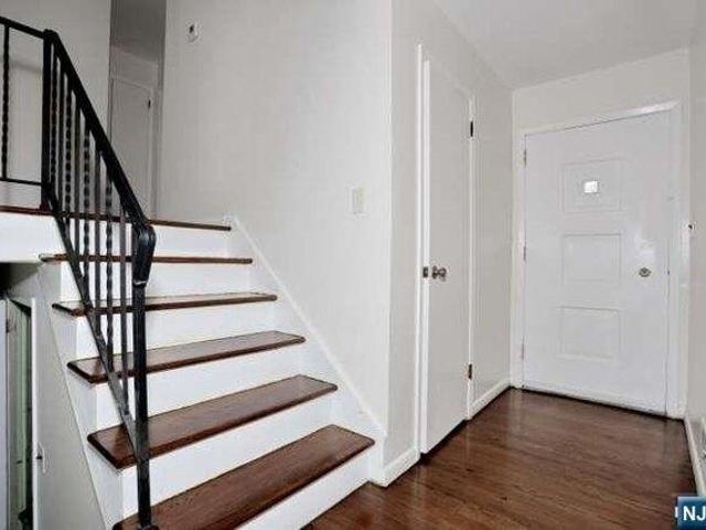 House for sale in Fair Lawn, New Jersey