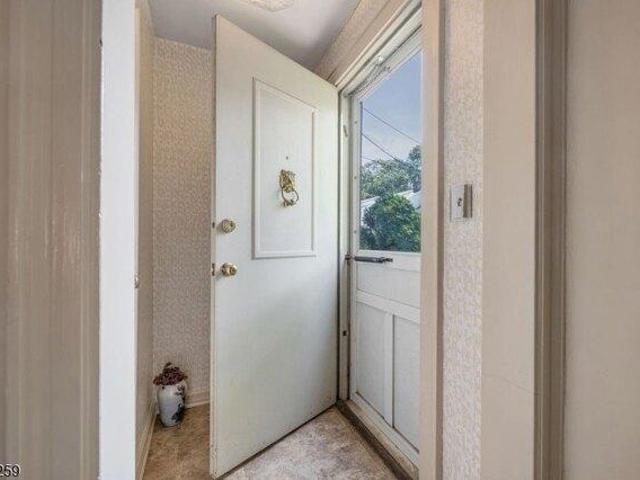 House for sale in Fair Lawn, New Jersey