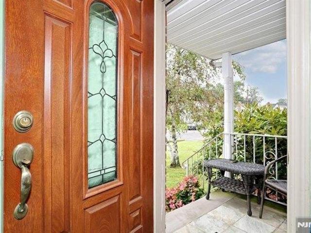 House for sale in Fair Lawn, New Jersey