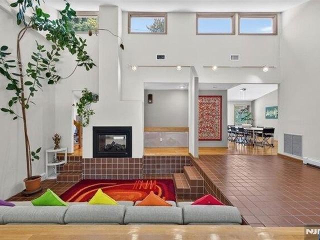 House for sale in Fair Lawn, New Jersey