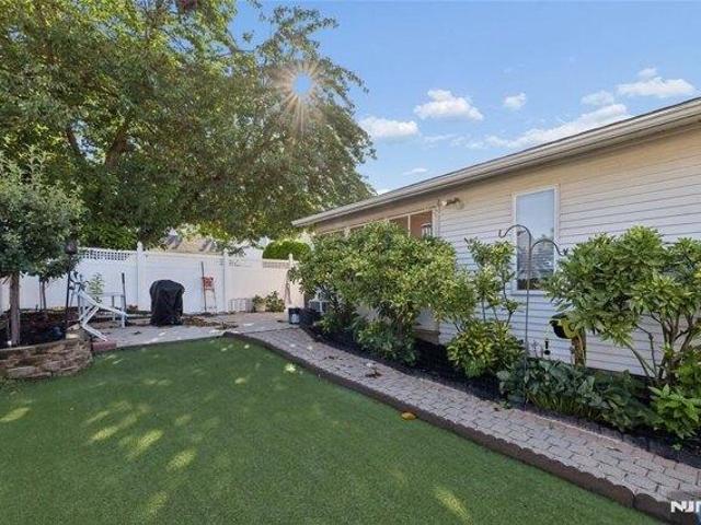 House for sale in Fair Lawn, New Jersey