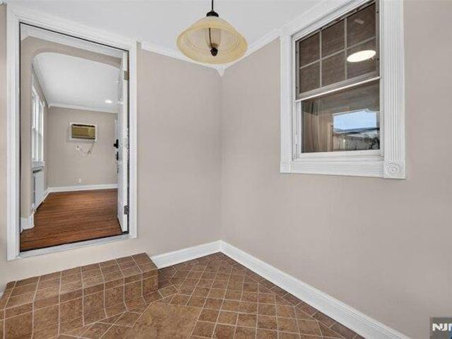 House for sale in Fair Lawn, New Jersey