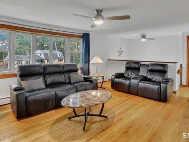 House for sale in West District, Farmington