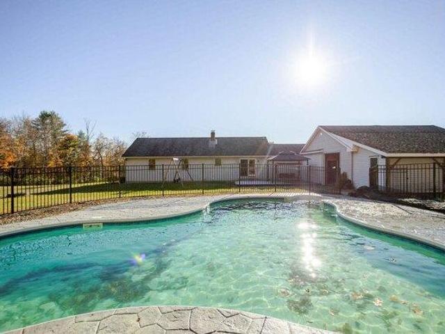 House for sale in West Farmington, Farmington