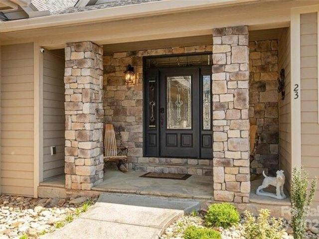 House for sale in Flat Rock