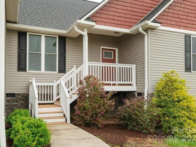 House for sale in Flat Rock