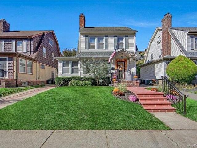 House for sale in Queens, Arverne