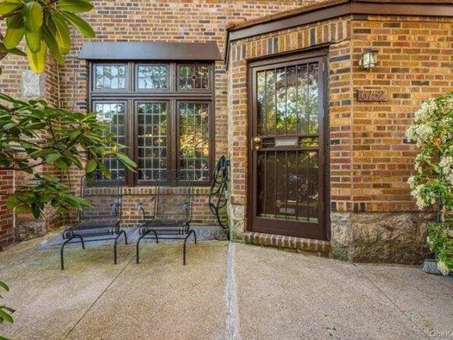 House for sale in Queens, Arverne