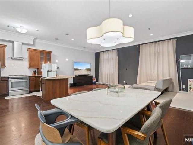 House for sale in Fort Lee, New Jersey